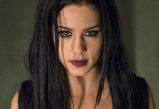 Arrow | Felicity gótica reaparece em teaser da quarta temporada