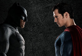 Batman Vs Superman | Batman coloca o pé na garganta de Superman em nova foto