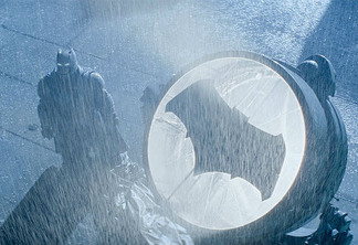 Batman Vs Superman | Bat-sinal do filme está à venda na internet