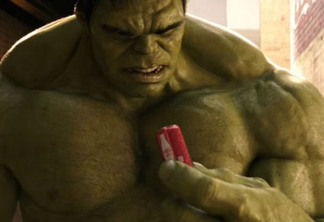 Hulk e Homem-Formiga brigam em comercial do Super Bowl
