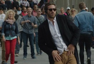 Demolition | Jake Gyllenhaal dança no meio do povo em clipe do filme