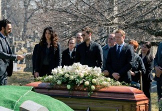 The Blacklist | Novas fotos mostram funeral de protagonista e cenas de série derivada