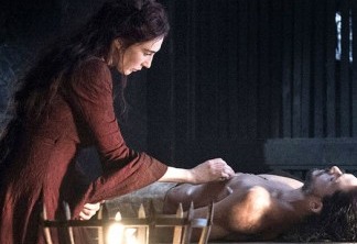 Game of Thrones | "Eu lavei o corpo dele 50 vezes", diz intérprete de Melisandre