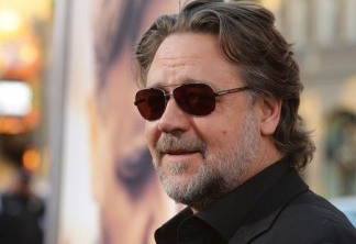 Russell Crowe | Alguns afirmam que o ator não envelheceu bem, mas ele não se sente preocupado com isso e se diz plenamente feliz com o corpo e rosto.