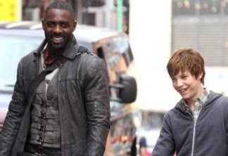 Idris Elba e Tom Taylor nas filmagens de A Torre Negra