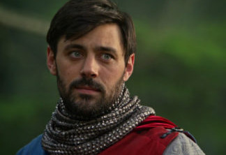 Liam Garrigan como Rei Arthur