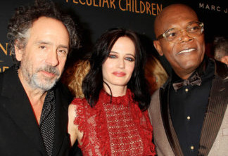Da esquerda para a direita: Tim Burton, Eva Green e Samuel L. Jackson na estreia de O Lar das Crianças Peculiares em Los Angeles
