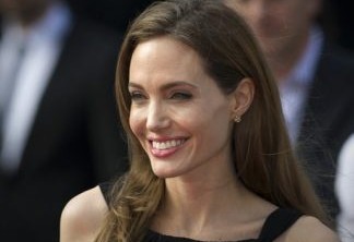 Angelina Jolie gosta de comer grilhos! Isso mesmo. Segundo a atriz, tanto é o seu “petisco favorito” quanto dos filhos. “Comemos como se fossem Doritos”, revelou