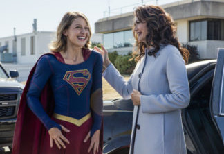 Melissa Benoist e Lynda Carter em Supergirl