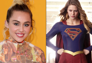 Miley Cyrus (esquerda) e Supergirl