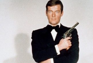 Roger Moore como James Bond