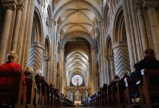 A Catedral Durham serviu como cenário para vários pátios e corredores de Hogwarts.