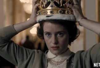 The Crown | Claire Foy revela que guarda o seu Globo de Ouro no banheiro