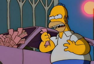 Originalmente transmitido em 1997, o episódio “The City of New York vs Homer Simpson” mostrou Barney ficando com o carro dos Simpsons encalhado em Nova York, fora do World Trade Center, no evento de 11 de setembro.