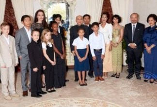Angelina Jolie leva os filhos à première de seu filme para a Netflix em Camboja
