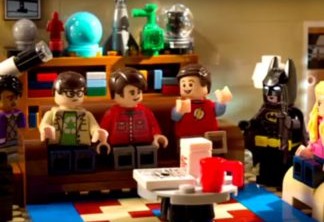 Herói de LEGO Batman: O Filme invade The Big Bang Theory; veja os vídeos