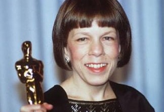 Linda Hunt com seu Oscar