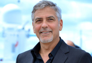 George Clooney | O galã relatou ter passado por um período horrível em sua vida, quando bateu a cabeça durante uma gravação e foi diagnosticado com uma doença de longa recuperação. Ele não quis tomar analgésicos pelo medo de se viciar e a dor intensa quase o fez cometer suicídio, principalmente por 2 familiares morrerem […]