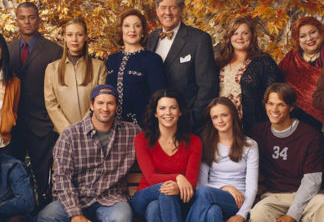 Gilmore Girls acompanha uma mãe solteira e sua filha em uma pequena cidade fictícia nos Estados Unidos. A Netflix também fez uma continuação para a série, anos depois de seu fim.