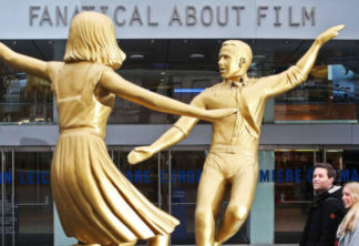 La La Land | Personagens de Ryan Gosling e Emma Stone ganham estátua gigante em Londres