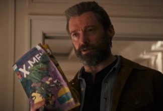 Logan segurando HQ de X-Men no trailer do filme