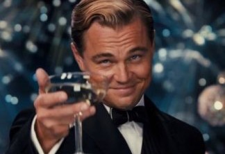 LEONARDO DICAPRIO – A imagem do brinde em O Grande Gatsby virou meme, mas são tantas cenas assim que o ator teve na carreira que o meme poderia ser e qualquer outro filme que ele tenha participado.