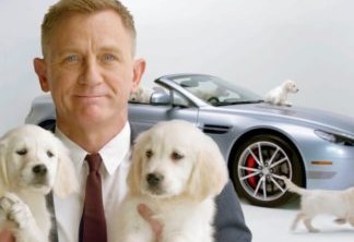 Daniel Craig abraça filhotes e doa carro de James Bond