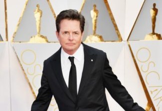 Michael J. Fox passa por cirurgia na espinha, mas já está bem