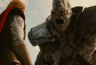 Thor conversa com Korg em cena do trailer