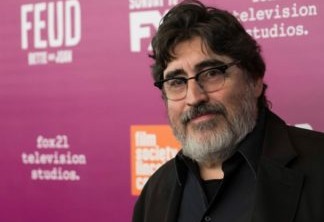 Alfred Molina compara relações em Hollywood a uma vagina