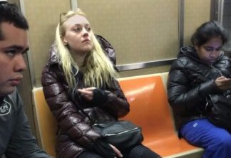 Dakota Fanning | Ano passado a atriz foi vista no metrô de Nova Iorque, com roupas simples, e passando despercebida.