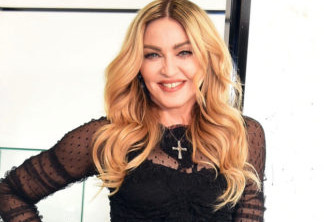 Madonna | A cantora trabalhou como garçonete em um fast-food de donuts antes de alcançar a fama.
