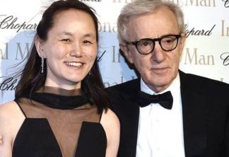 Woody Allen | Mia Farrow, então esposa de Allen, descobriu que o marido a estava traindo com a filha adotiva dos dois. O diretor casou com Soon-Yi em 1997.