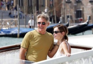Harrison Ford e Calista Flockhart | Eles ficaram juntos durante 8 anos antes de se casarem em 2010. Harrison tem 74 anos, 22 anos mais velho que sua esposa.