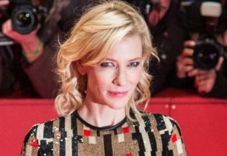 Kate Blanchett|Quando Kate estava promovendo o filme Carol, que contava a história de duas mulheres que se apaixonam, foi perguntada se já tinha se relacionado com mulheres. A atriz respondeu que sim, e por várias vezes.