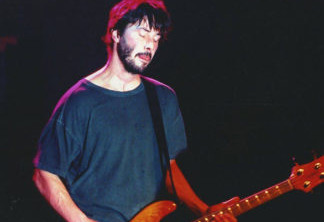 Keanu Reeves|O ator fazia parte da banda Dogstar. Eles já racharam faturamento de shows com Bon Jovi e David Bowie. A banda acabou em 2002.