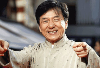 Jackie Chan|Jackie interpretou o condutor de riquixá (veículo comum em países asiáticos), no filme pornô de 1970, All in the Family. Esse foi o único filme que Jackie apareceu quase nu, e que não lutou em nenhuma cena.