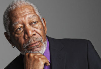 Morgan Freeman|Aos 30 anos Morgan fazia peças e tentava uma carreira na TV. Foi com o filme Armação Perigosa (1987), quando ele já tinha 50 anos, que fez a sua carreira deslanchar. Morgan hoje tem 79 anos.