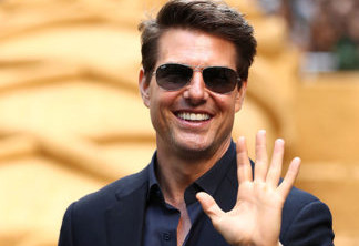 Tom Cruise|Uma vez Tom estava com Nicole Kidman num barco de férias, quando viu outro barco pegando fogo. Ele percebeu que a tripulação estava na água, e resgatou todos no seu barco.