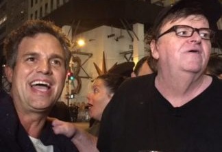 Mark Ruffalo e Michael Moore comandam protesto