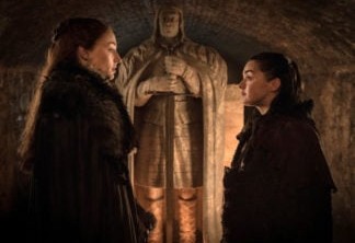 Sansa e Arya se reúnem na frente do túmulo do pai, Ned