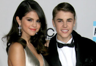 Justin Bieber ficou feliz com fim de namoro de Selena Gomez e quer reconquistá-la, diz revista