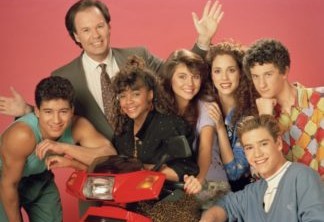 10) GALERA DO BARULHO (1989-1992) | Essa sitcom adolescente marcante dos anos 90 na verdade saiu de Good Morning, Miss Bliss (1987-1989), que acompanhava uma das professoras da escola. Difícil encontrar quem se lembre da série original hoje em dia.