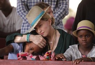 Madonna inaugura próprio hospital africano e revela desejo em adotar mais crianças