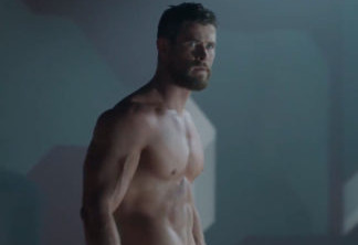 2) Chris Hemsworth ganhou quase 10 quilos de músculo para o papel dessa vez, em seu regime de exercícios mais rígido desde que encarnou Thor pela primeira vez em 2011.