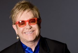 Elton John comemora 71 anos com presentes dos filhos e do marido