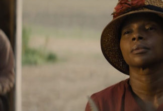 Florence (Mary J. Blige) em Mudbound: Lágrimas Sobre o Mississippi