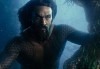 Aquaman (Jason Momoa) em Liga da Justiça.