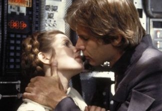 Carrie Fisher como Leia e Harrison Ford como Han Solo em Star Wars