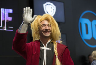 O ator Ezra Miller de cosplay de Edward Elric, na San Diego Comic Con.